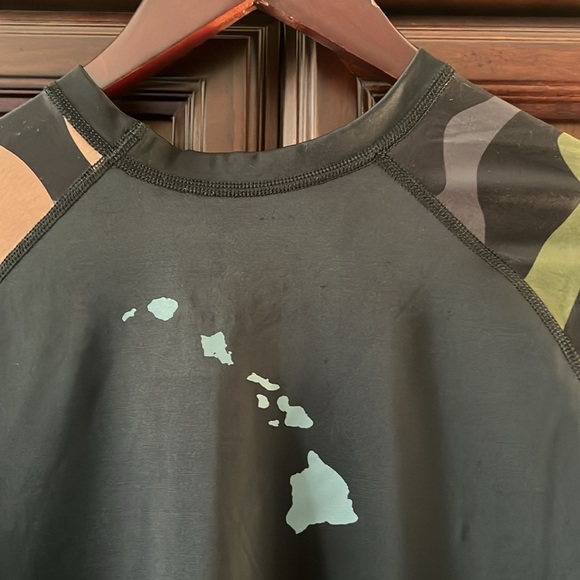 New without tags! Da Hui Hawaii by a group of surfers 🏄♂️ Camouflage Pullover! - Picture 7 of 8